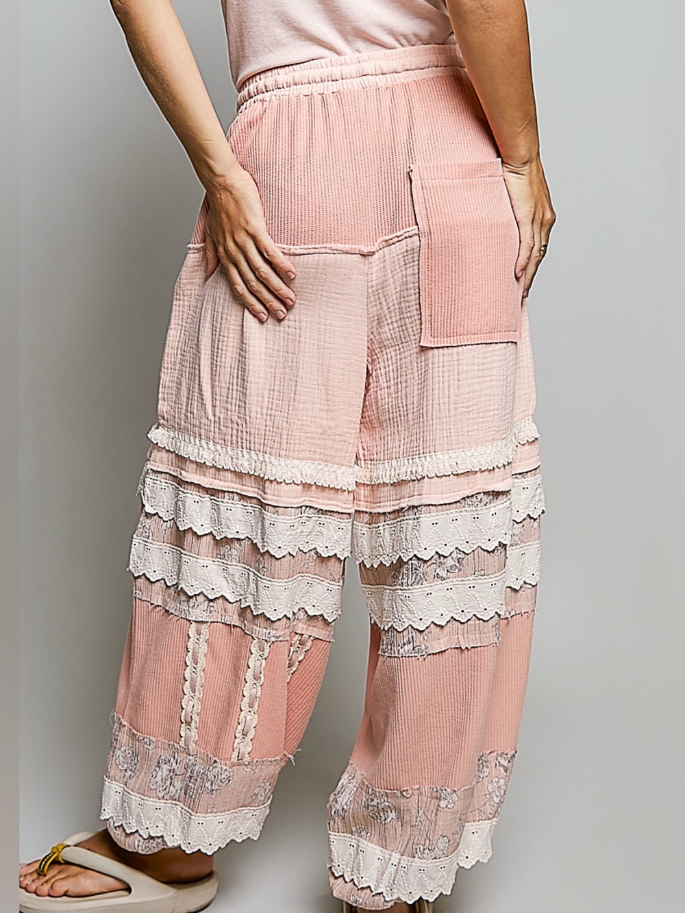 31. POL Women’s Pink Boho Lace-Trim Wide Leg Pants NEW - Picture 3 of 3